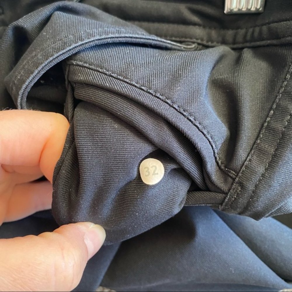 lululemon Men's Hybrid Shorts - 32 - Picture 3 of 4